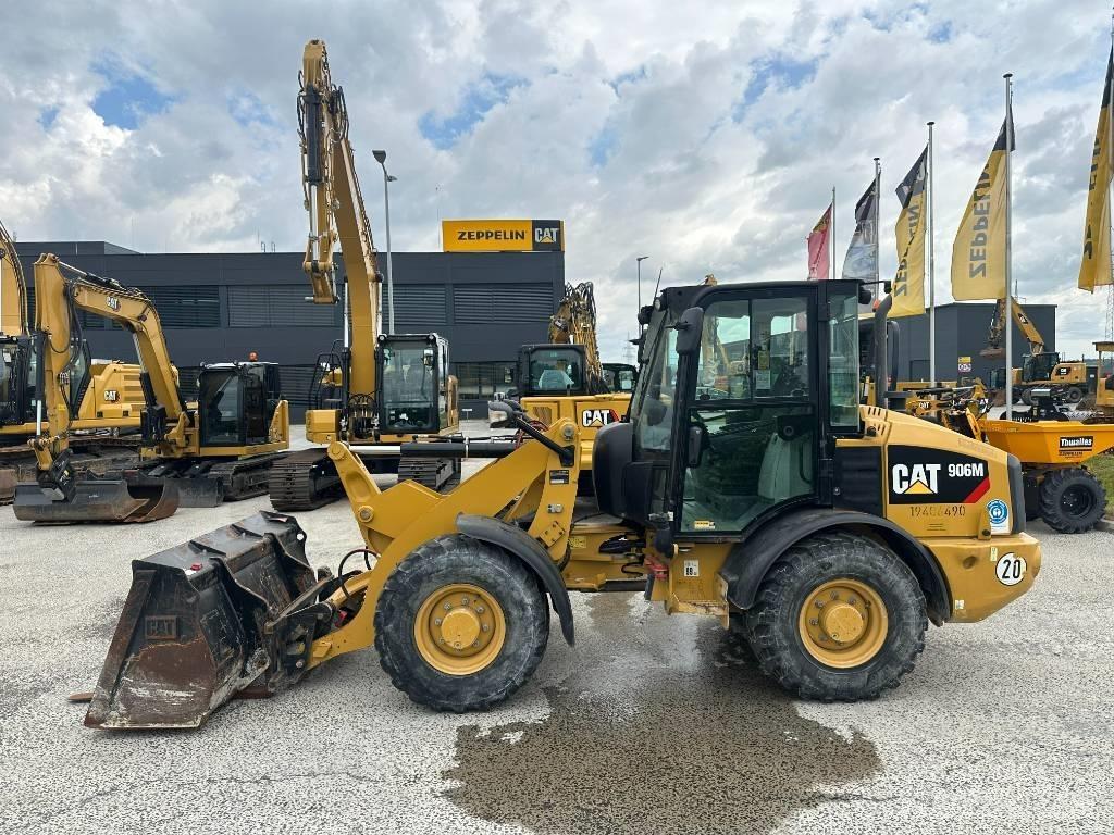CAT 906 Kolové nakladače