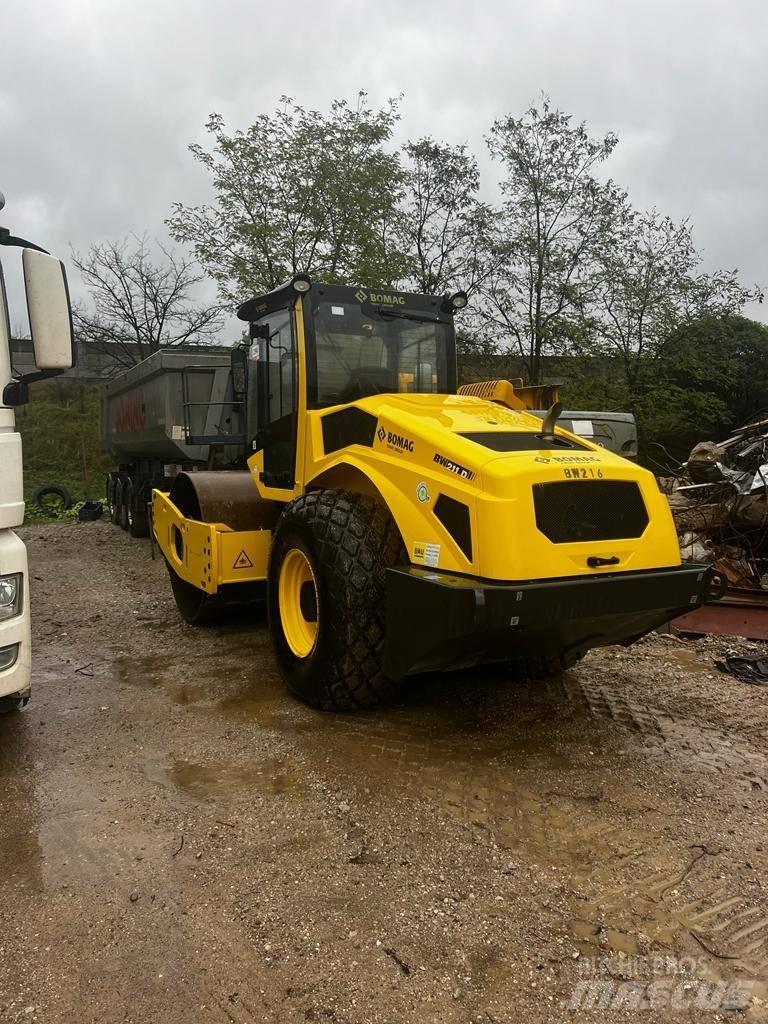 Bomag BW211 D5 Tahačové válce