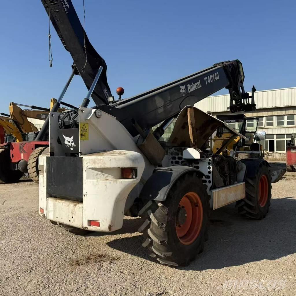 Bobcat T 40.140 Teleskopické manipulátory