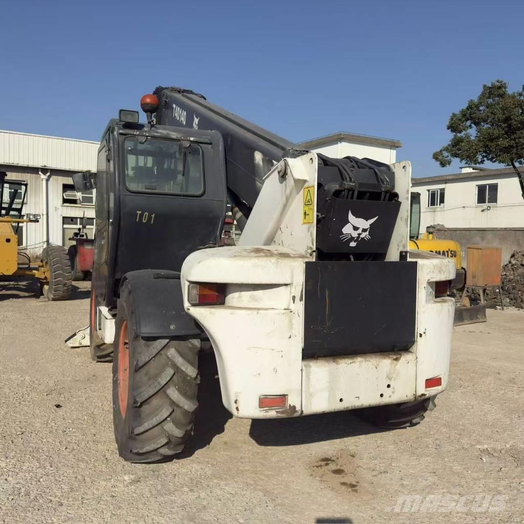 Bobcat T 40.140 Teleskopické manipulátory