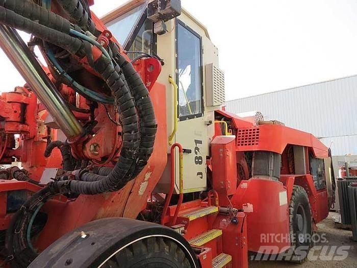 Sandvik DT 821 SC Povrchové vrtací stroje