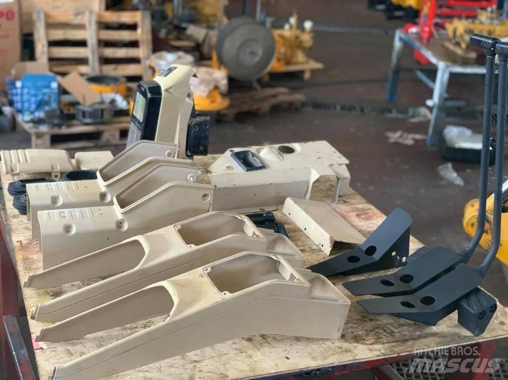 CAT 375 Kabiny a interiér