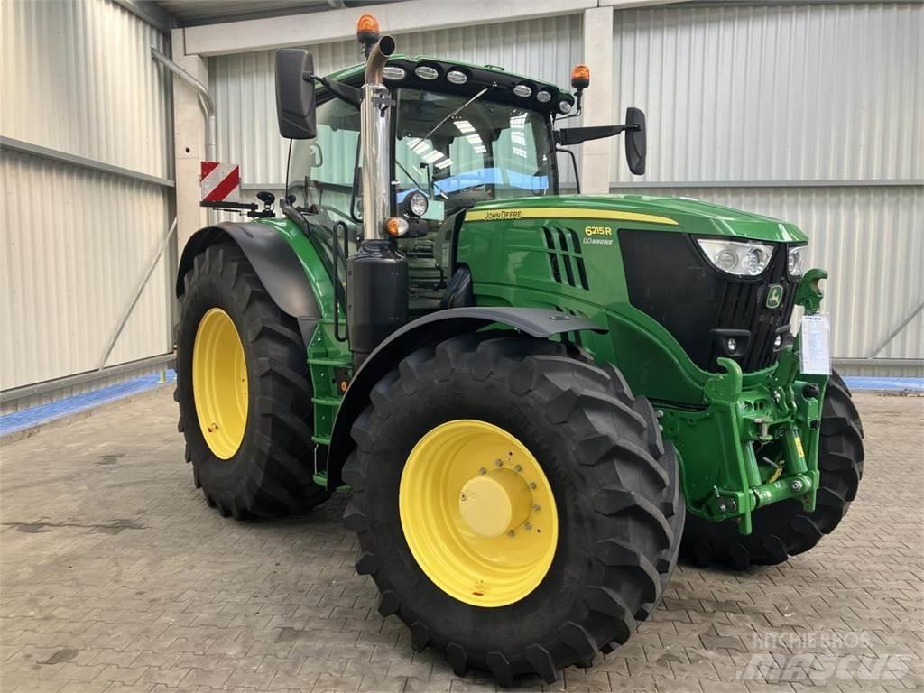 John Deere 6215R Traktory