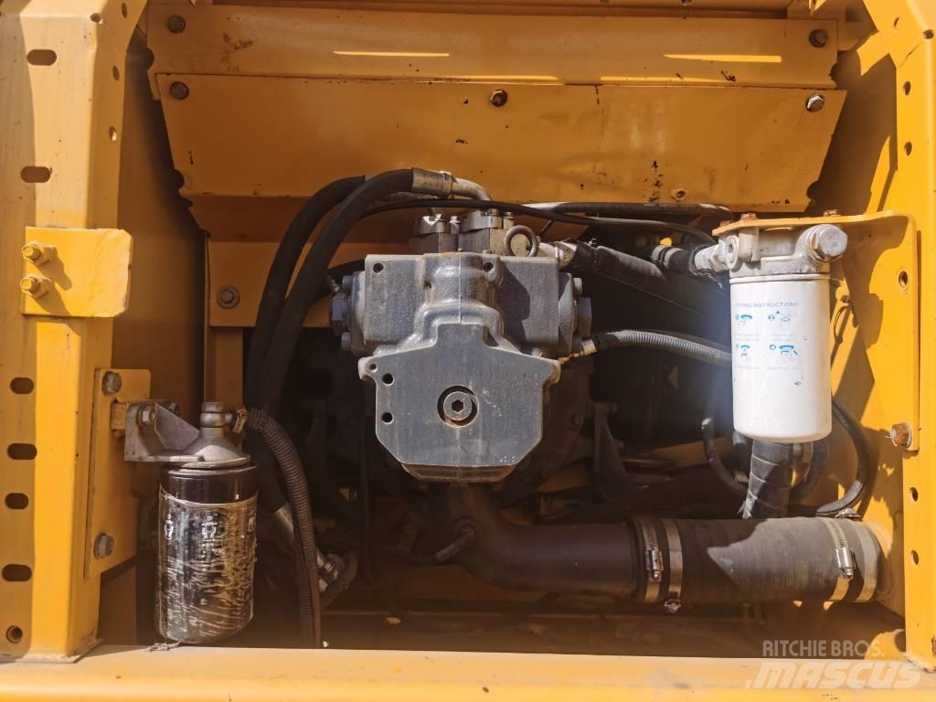 Komatsu PC 220-7 Pásová rýpadla