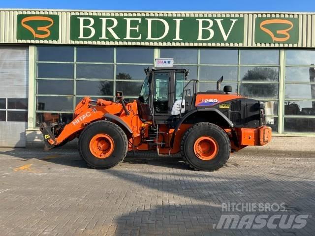 Hitachi ZW 250-6 Kolové nakladače