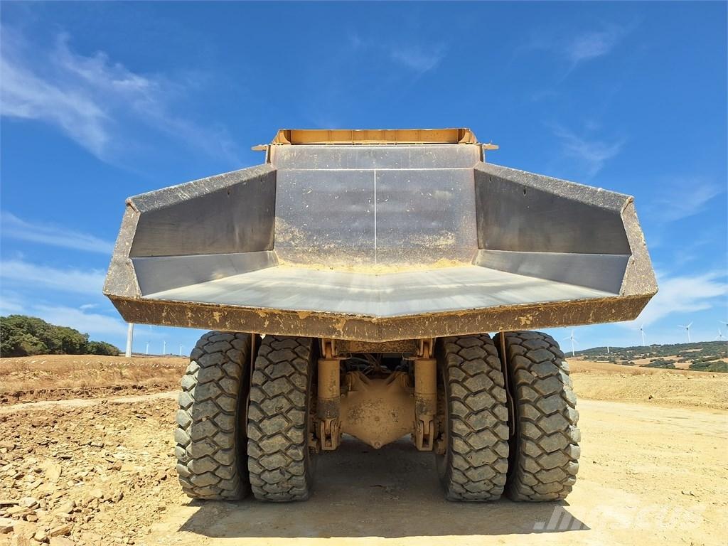 Komatsu HD 605-7E0 Pevné dempry