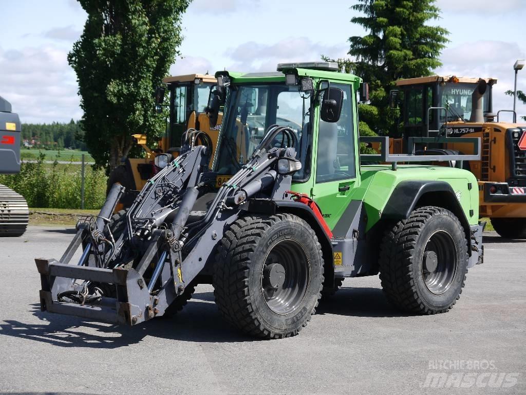 LM Trac 686 Kolové nakladače