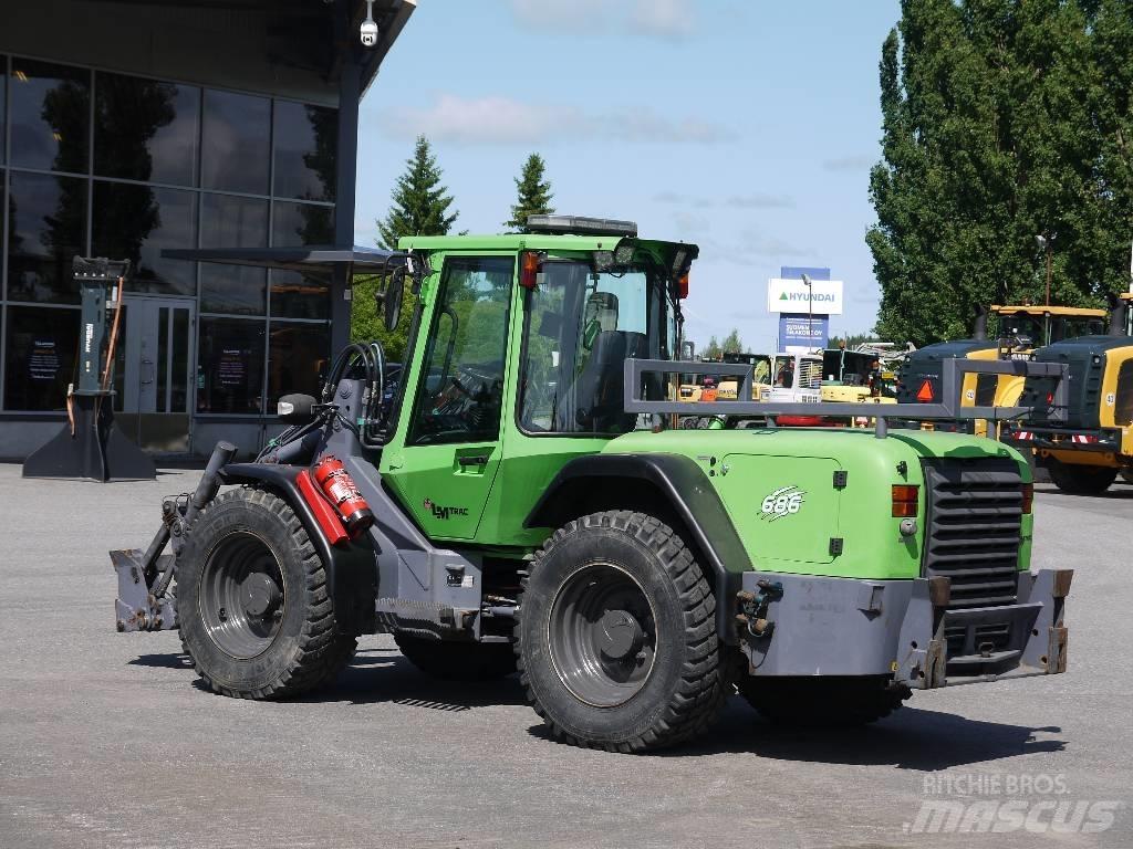 LM Trac 686 Kolové nakladače