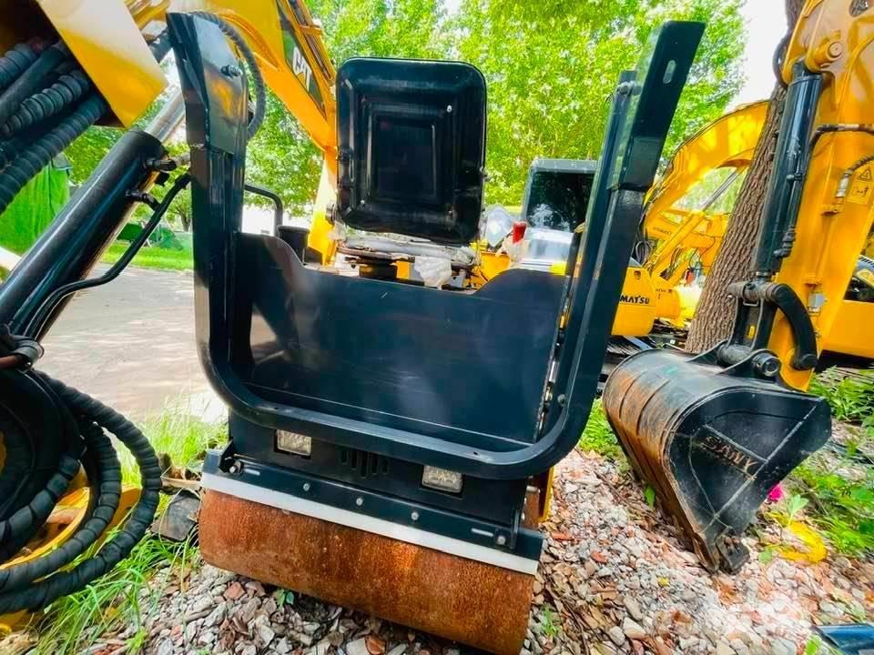 CAT 303 Mini rýpadla < 7t