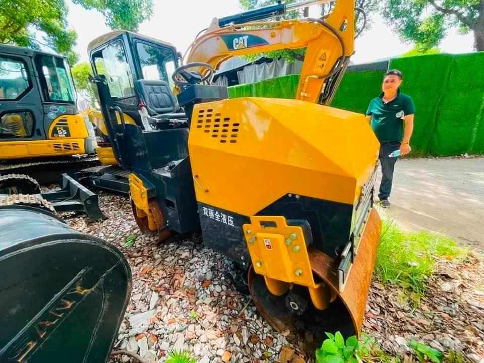 CAT 303 Mini rýpadla < 7t