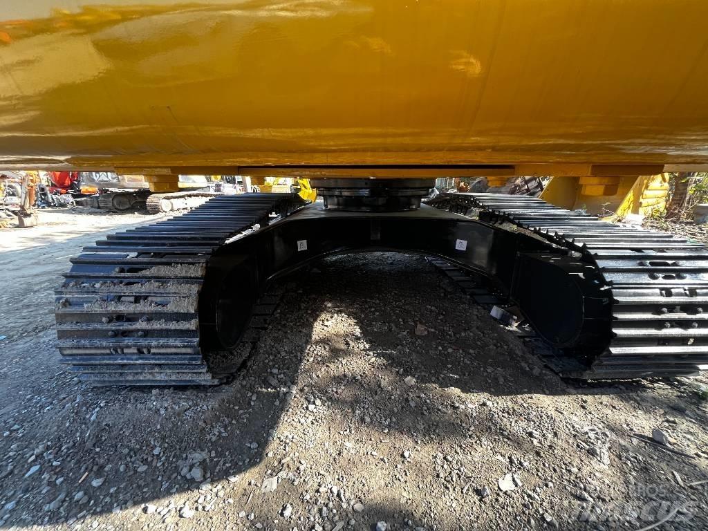 Komatsu PC 220-8 Pásová rýpadla