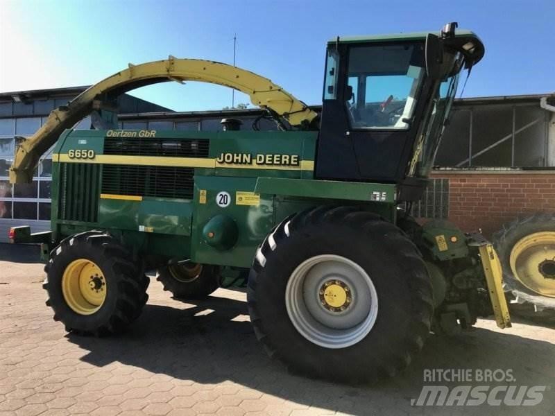 John Deere 6650 Sklízecí řezačka