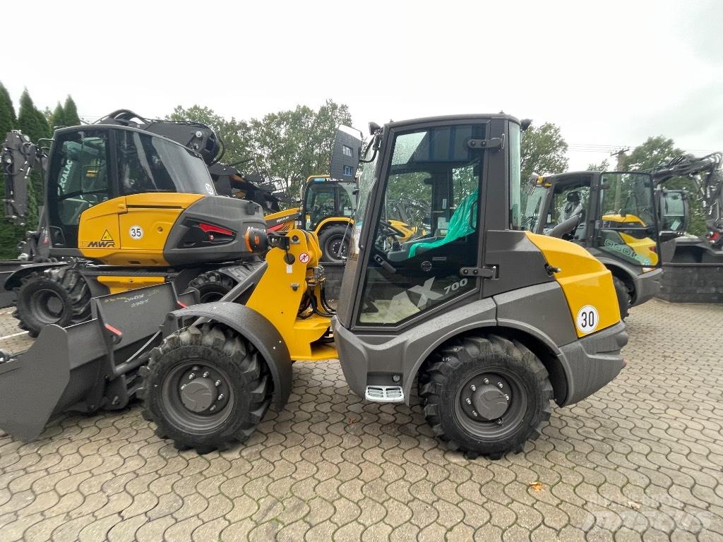 Mecalac AX700 Kolové nakladače