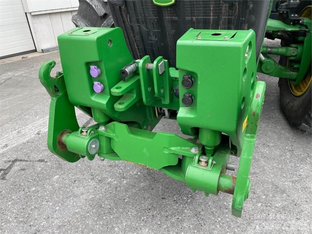 John Deere 8270R Traktory