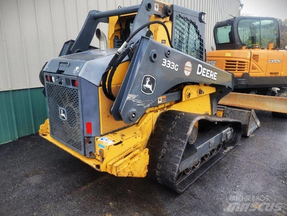 John Deere 333 G Smykem řízené nakladače