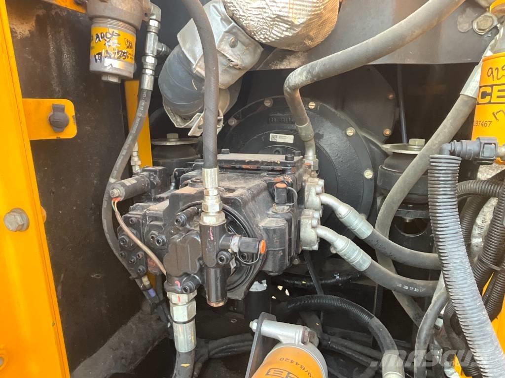 JCB JS 130 LC 4F Pásová rýpadla