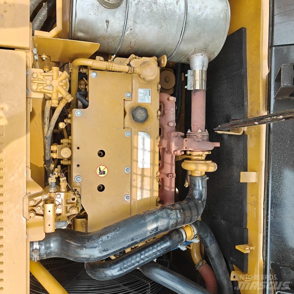 CAT 323 D L Pásová rýpadla