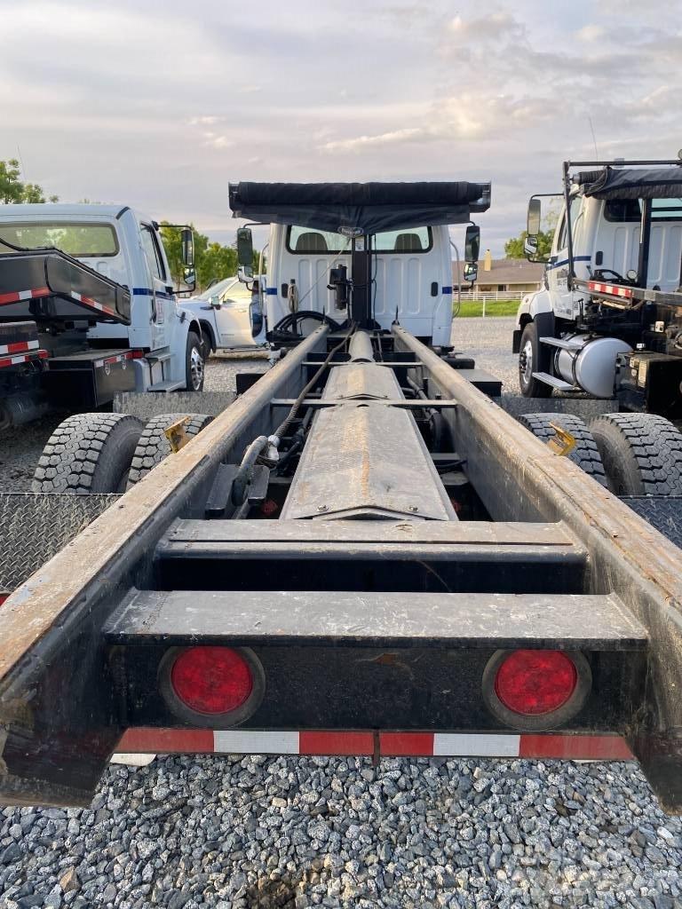Freightliner CB Lanový nosič kontejnerů