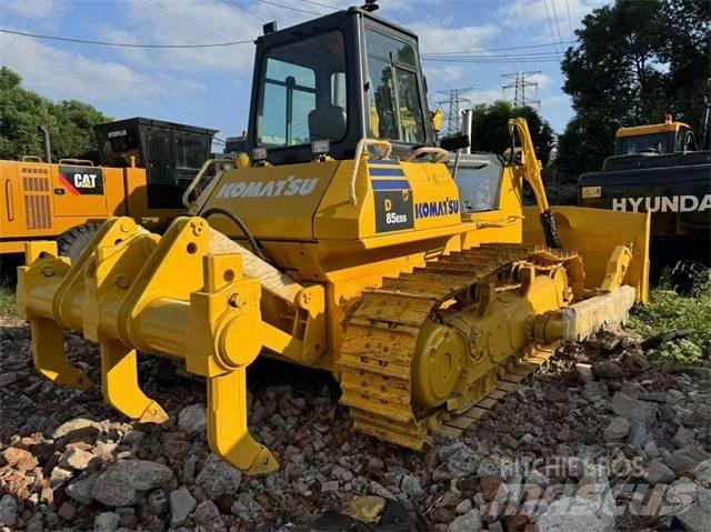 Komatsu D 85 Pásové dozery