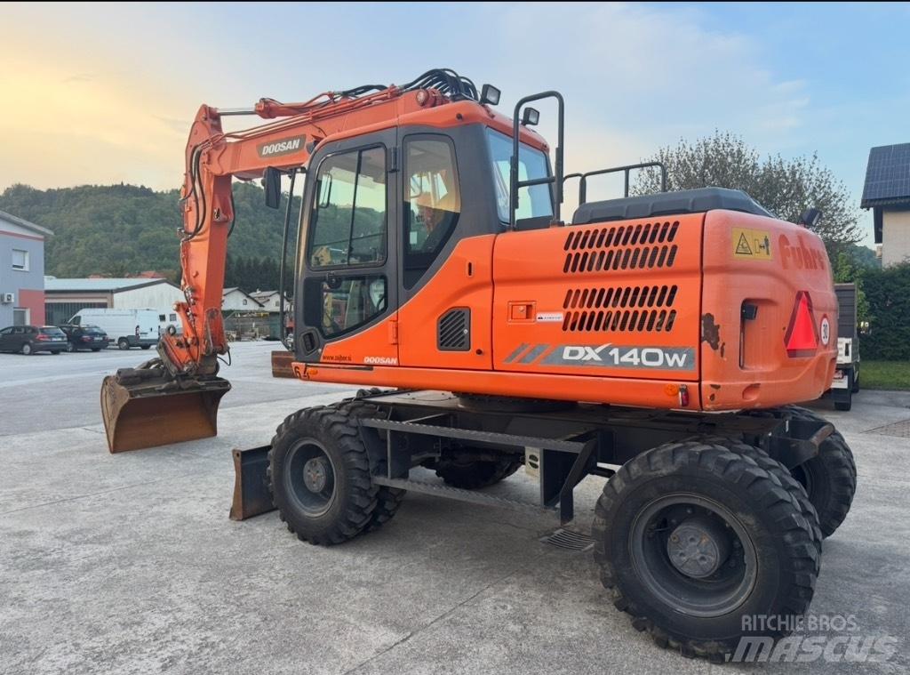 Doosan DX 140 W Kolová rýpadla