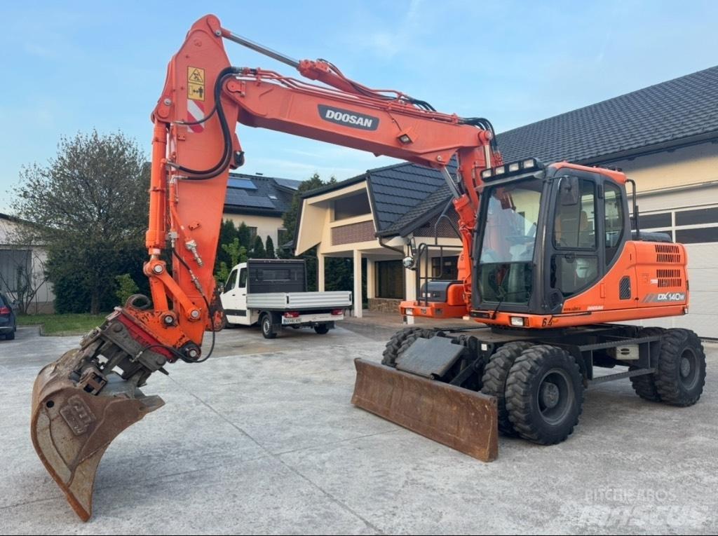 Doosan DX 140 W Kolová rýpadla