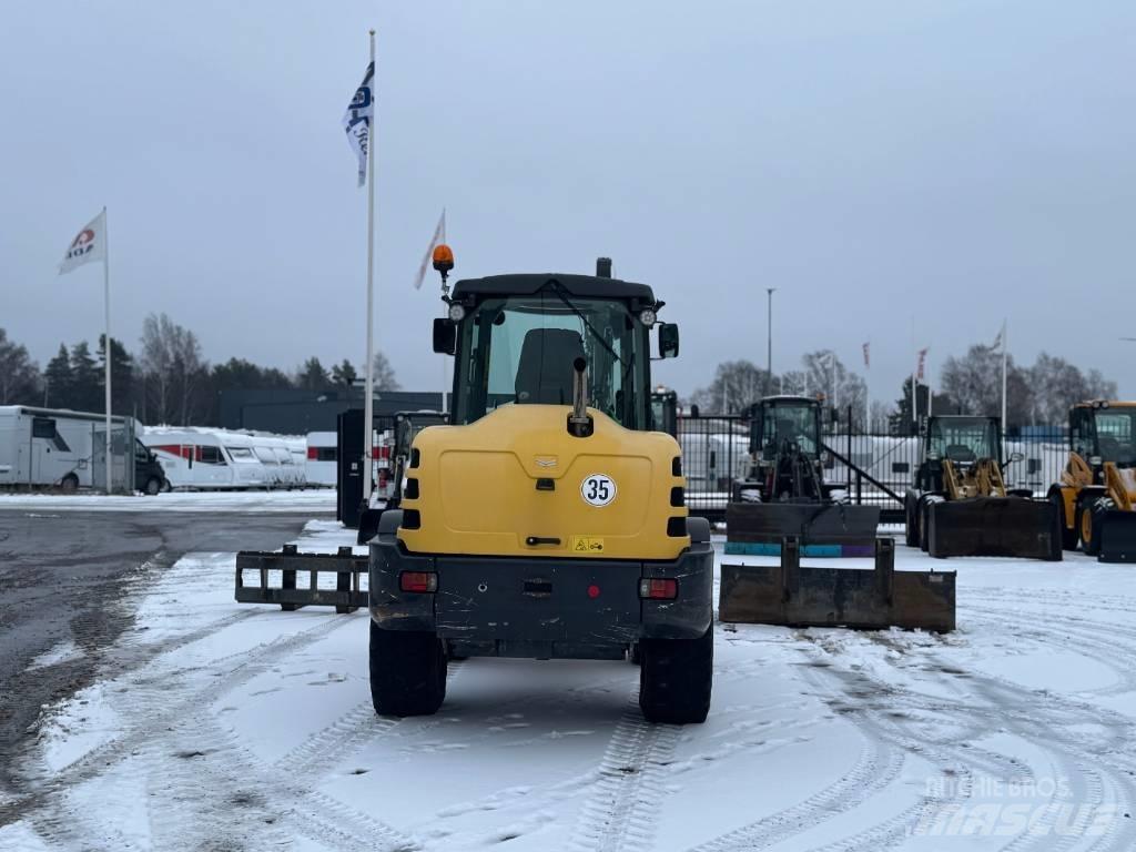Yanmar V 120 Kolové nakladače