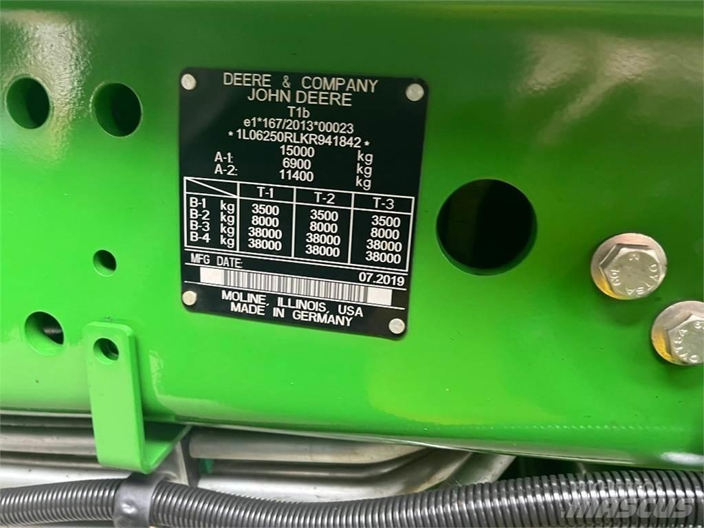 John Deere 6250R Traktory