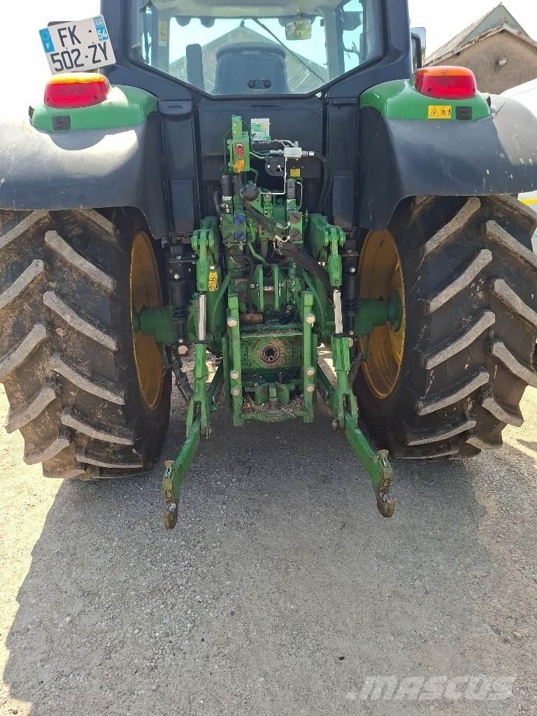 John Deere 6110M Traktory