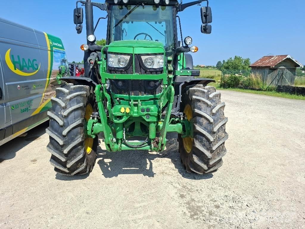 John Deere 6110M Traktory