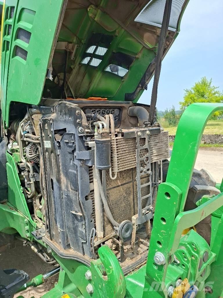 John Deere 6110M Traktory