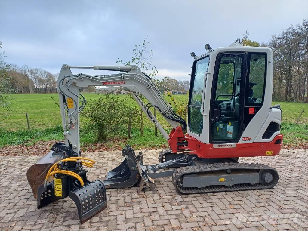 Takeuchi TB 225 Mini rýpadla < 7t