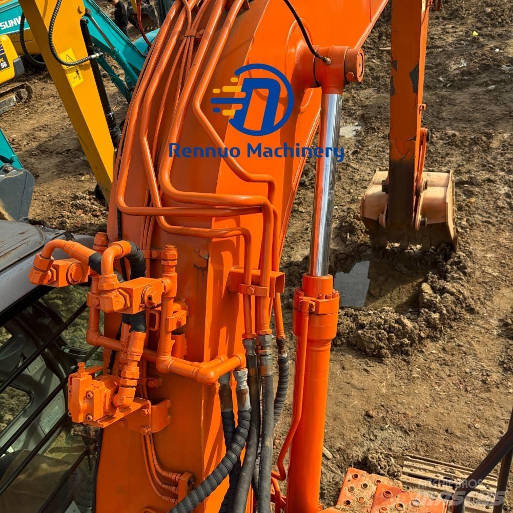 Hitachi ZX 135 US Pásová rýpadla