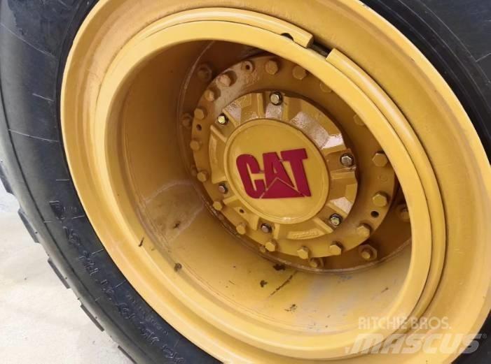 CAT 966H Kolové nakladače