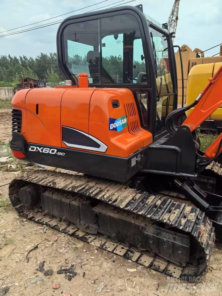 Doosan DX 60 Pásová rýpadla