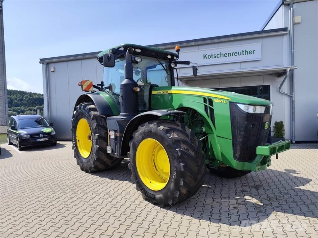 John Deere 8345R Traktory