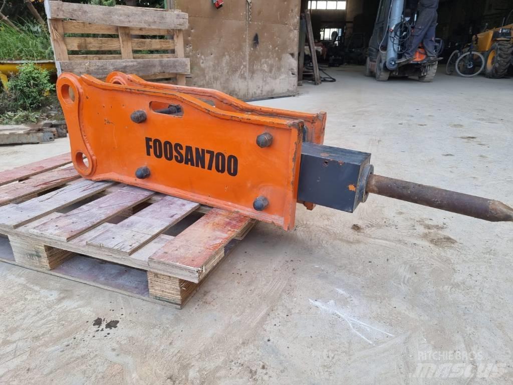  Foosan 700 Bourací kladiva / Sbíječky
