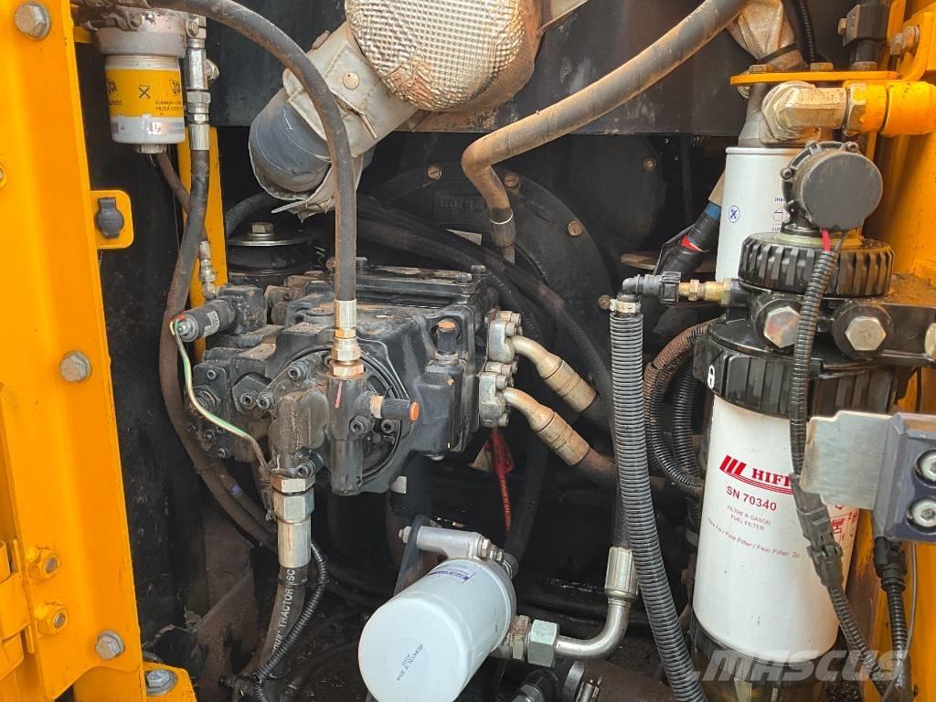 JCB JS 130 LC Pásová rýpadla