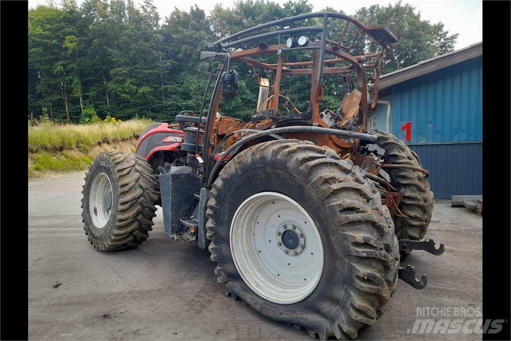 Valtra T254 Traktory