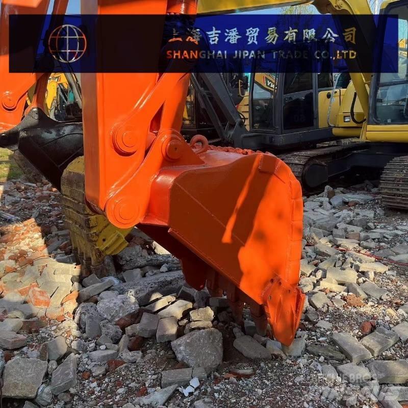 Hitachi ZX 135 Pásová rýpadla