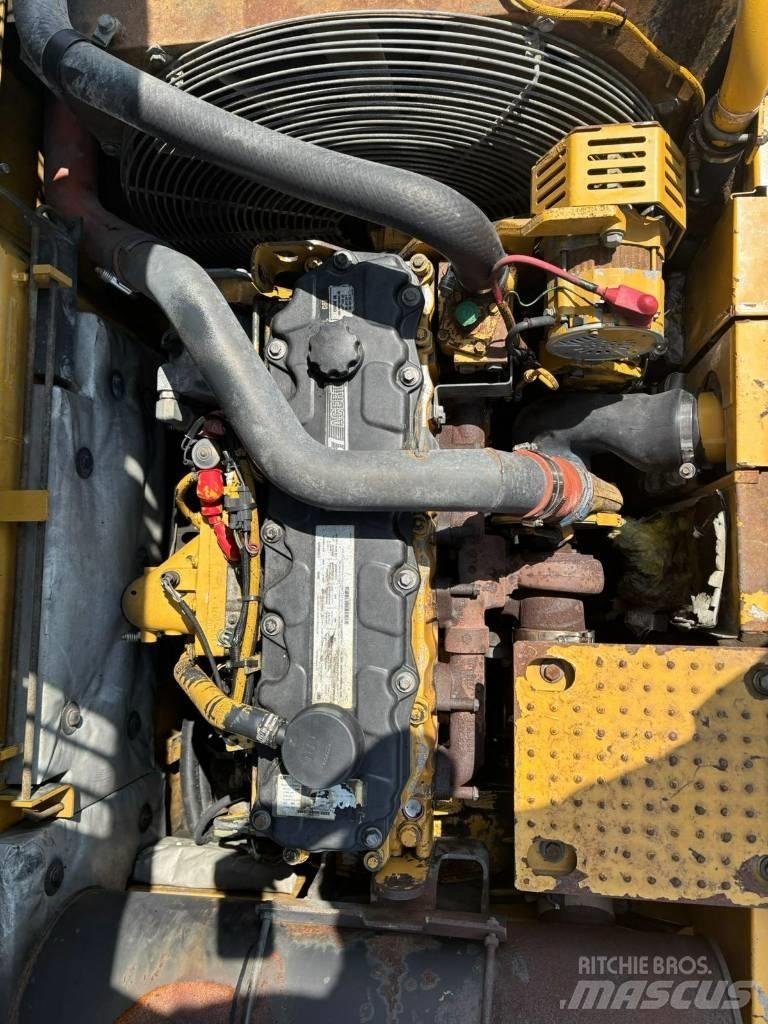 CAT 325 D L Pásová rýpadla