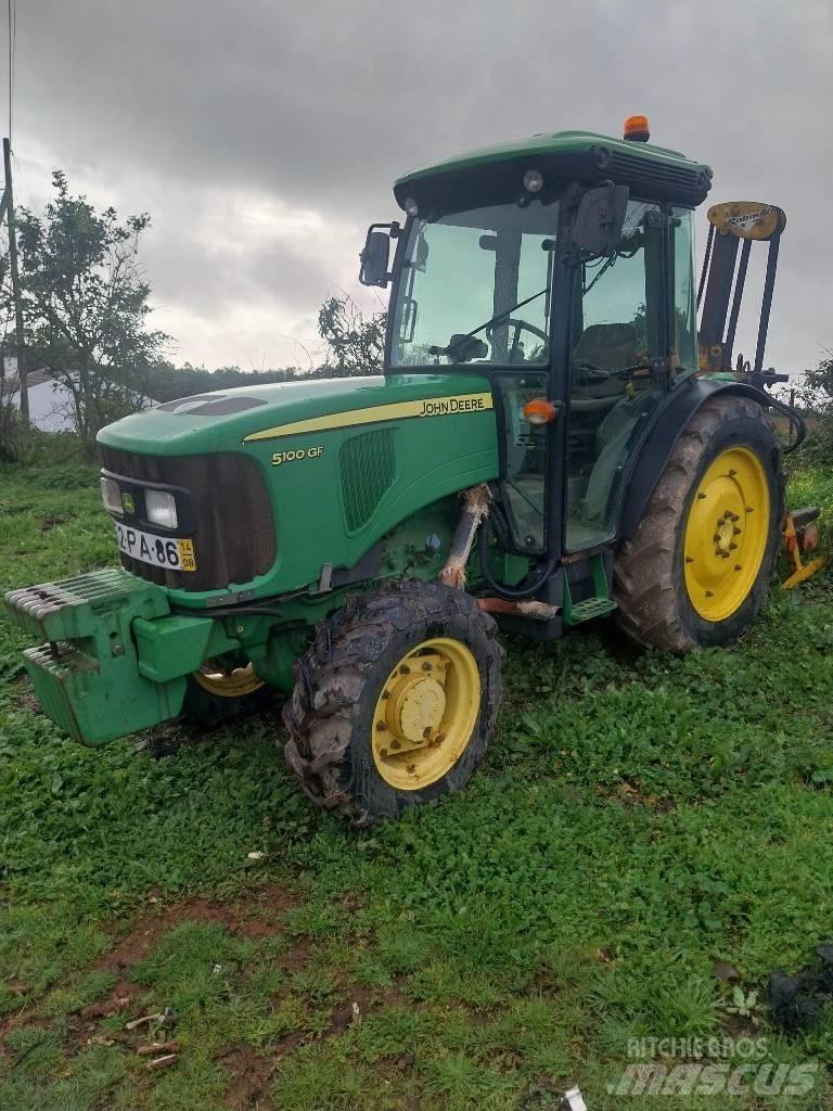 John Deere 5075 E Traktory