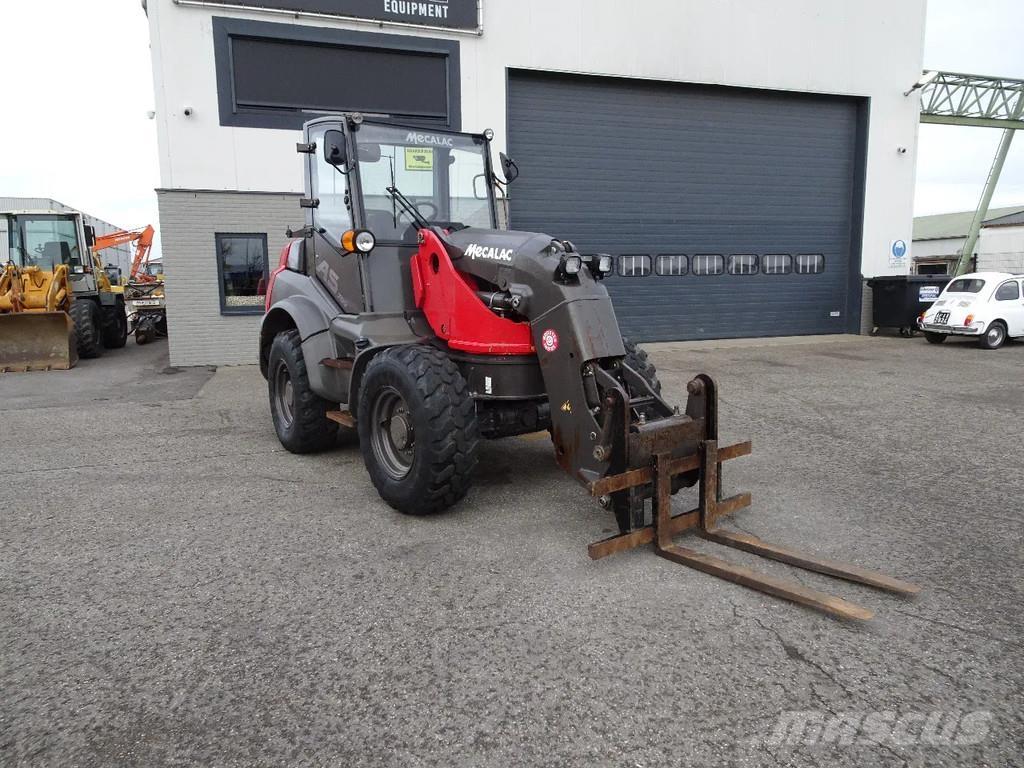 Mecalac AS700 Kolové nakladače