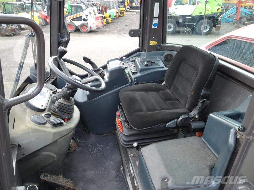 Mecalac AS700 Kolové nakladače