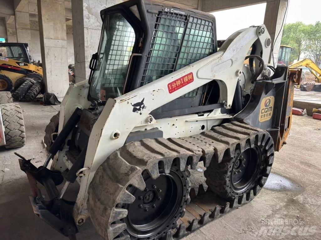 Bobcat S 330 Smykem řízené nakladače
