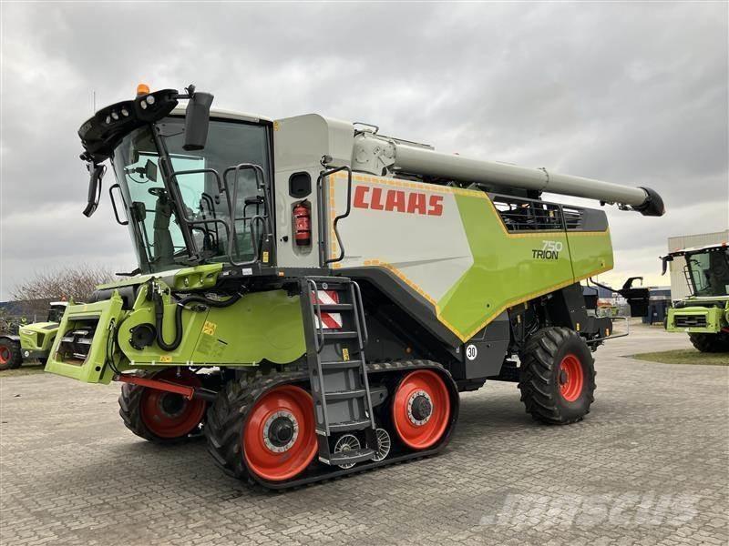 CLAAS TRION 750 TT Sklízecí mlátičky