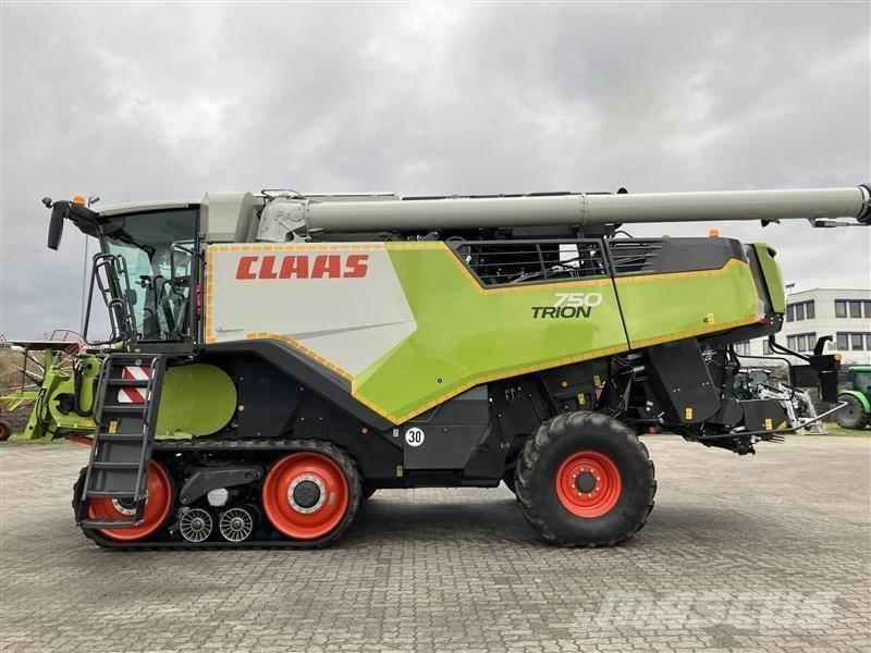 CLAAS TRION 750 TT Sklízecí mlátičky