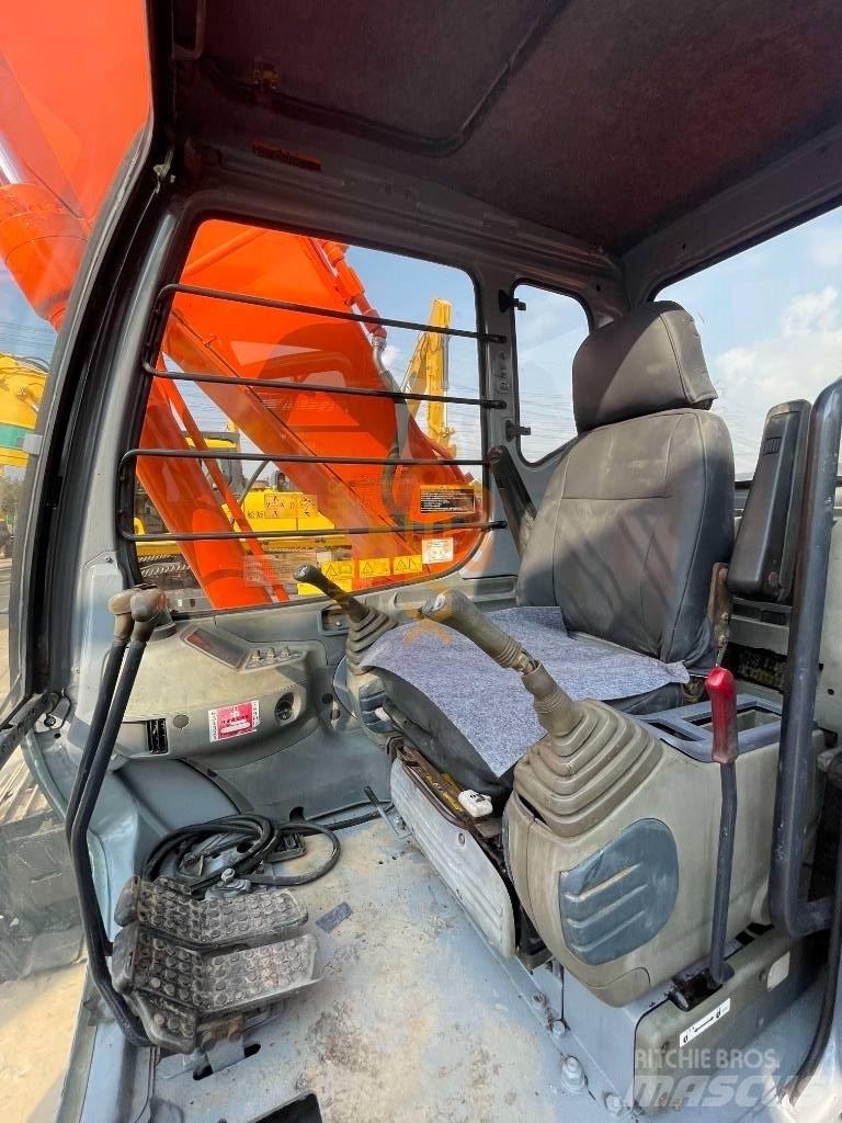 Hitachi EX 200 Pásová rýpadla