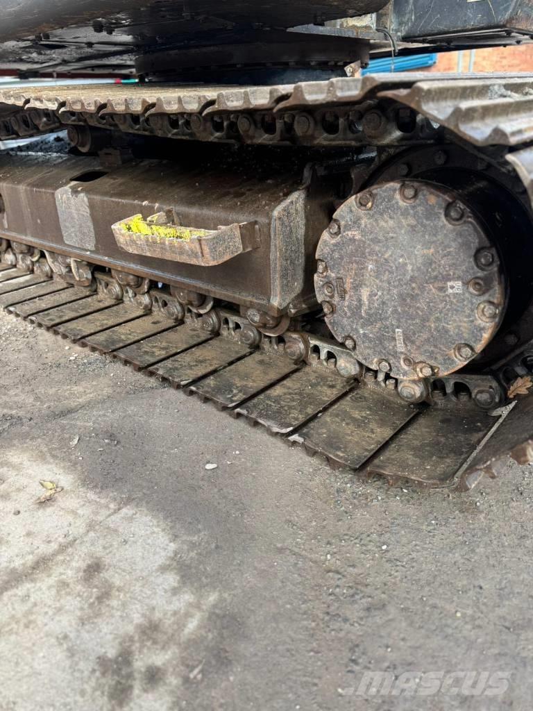 Hitachi ZX 135 US Pásová rýpadla