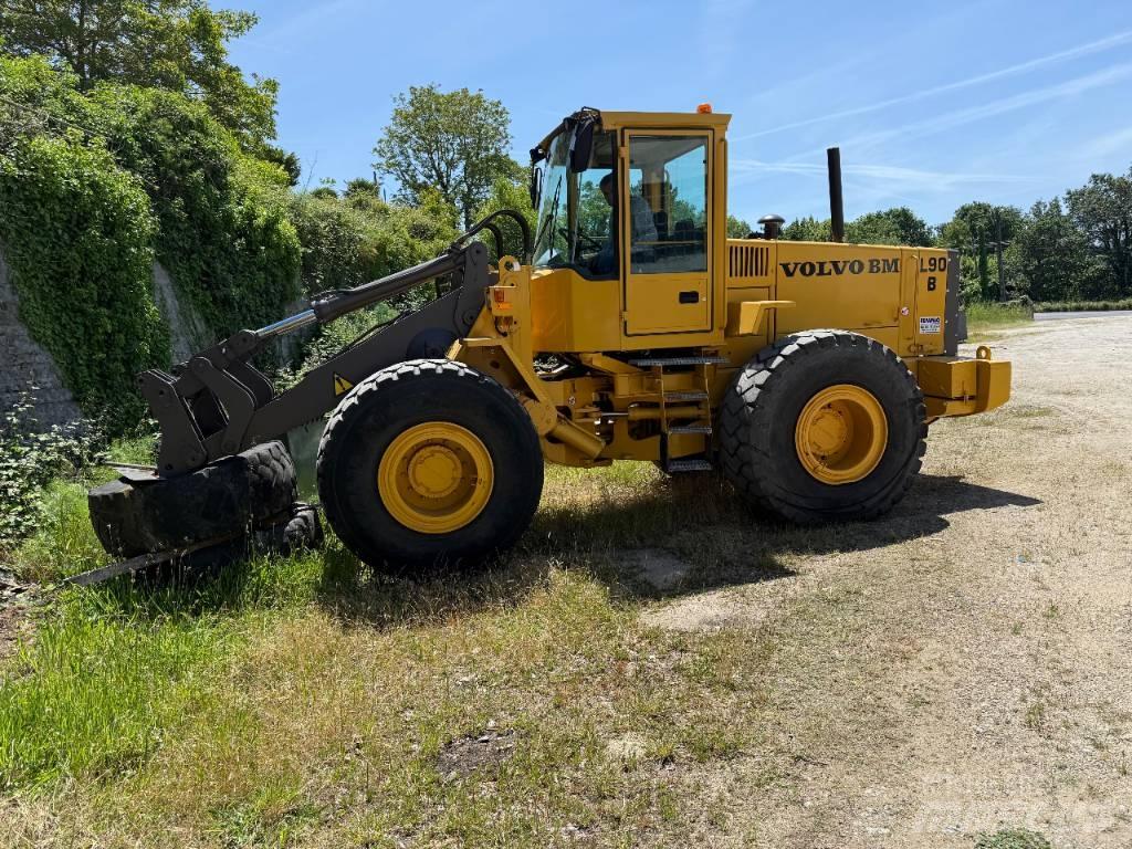 Volvo L90B Kolové nakladače