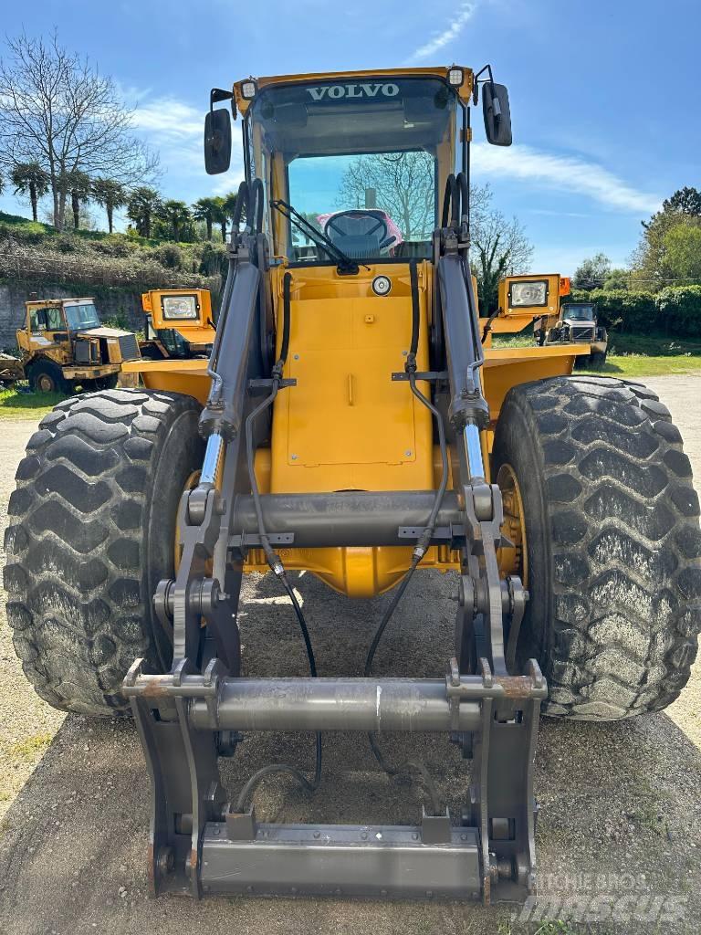 Volvo L90B Kolové nakladače